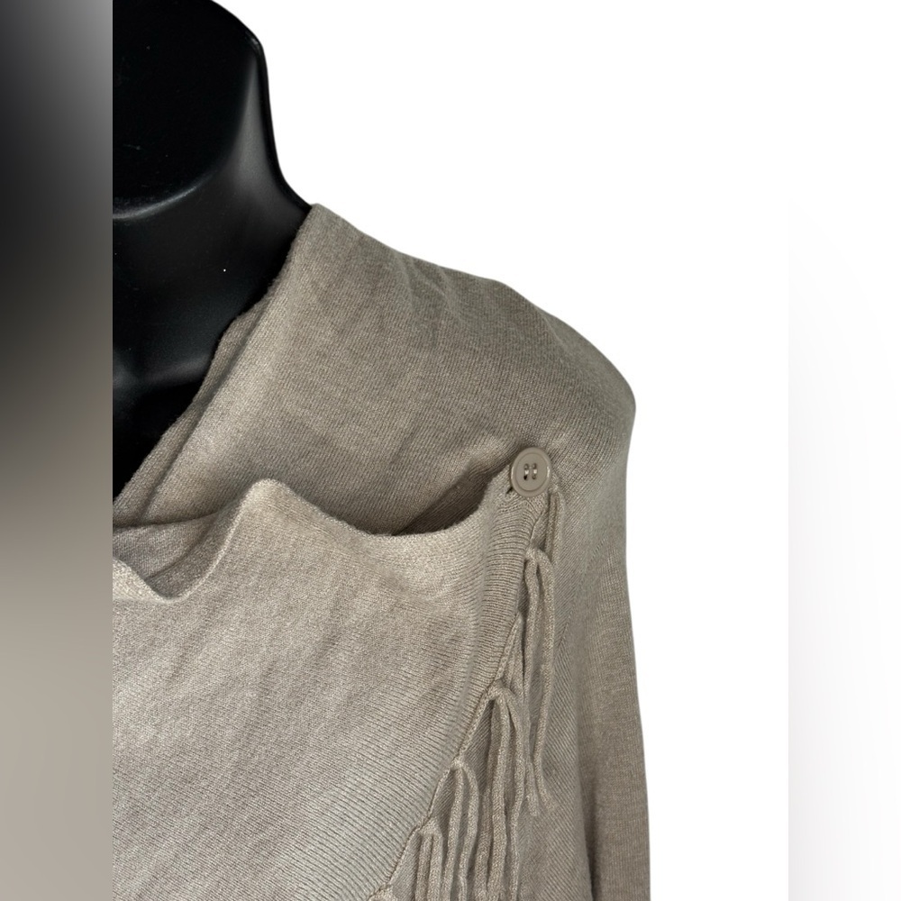Lovestitch NWT Cream Fringe Poncho Sweater boho western wrap around sz small - Picture 10 of 11